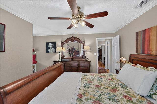 4121 W DE LEON STREET, Tampa, FL 33609