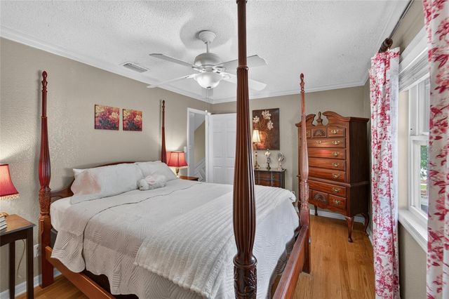 4121 W DE LEON STREET, Tampa, FL 33609