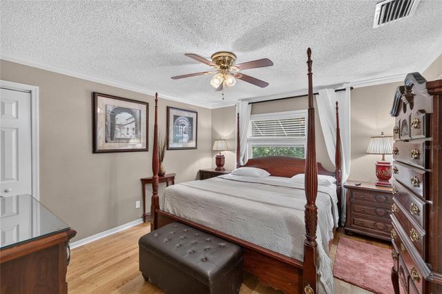 4121 W DE LEON STREET, Tampa, FL 33609
