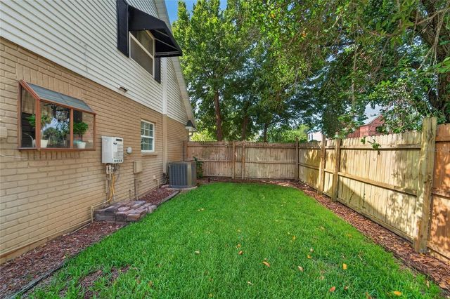 4121 W DE LEON STREET, Tampa, FL 33609