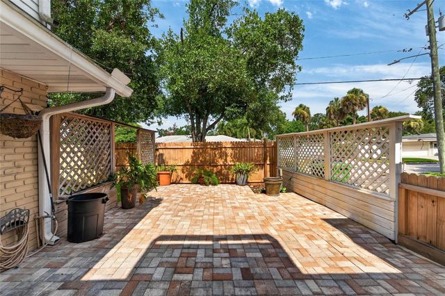 4121 W DE LEON STREET, Tampa, FL 33609