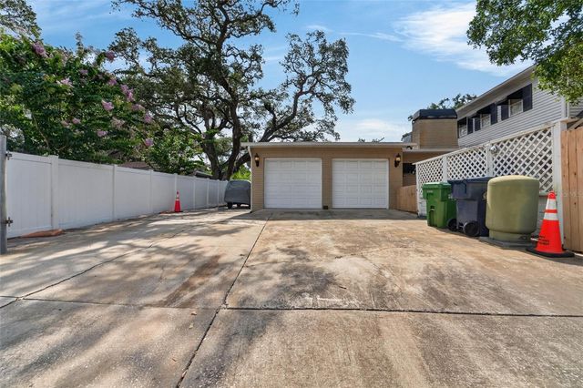 4121 W DE LEON STREET, Tampa, FL 33609