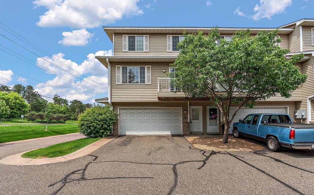 1613 County Road D E L, Maplewood, MN 55109