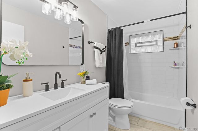 11724 Syracuse Street, Taylor, MI 48180