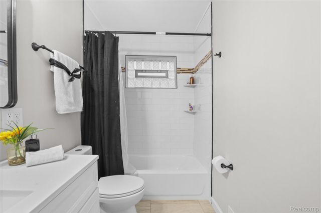 11724 Syracuse Street, Taylor, MI 48180