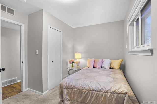 11724 Syracuse Street, Taylor, MI 48180