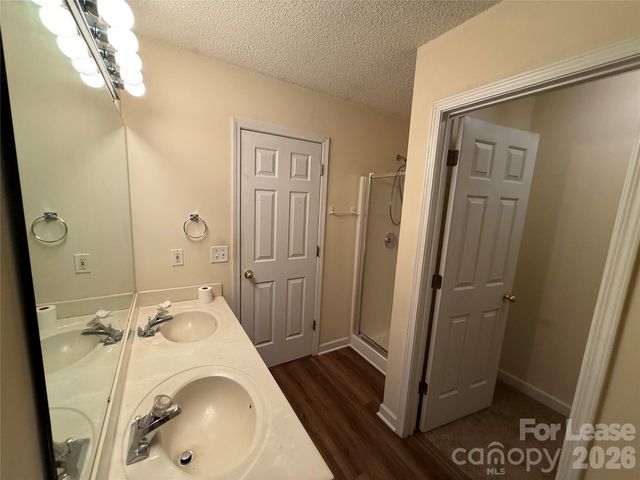 3327 Buckvalley Drive, Charlotte, NC 28214