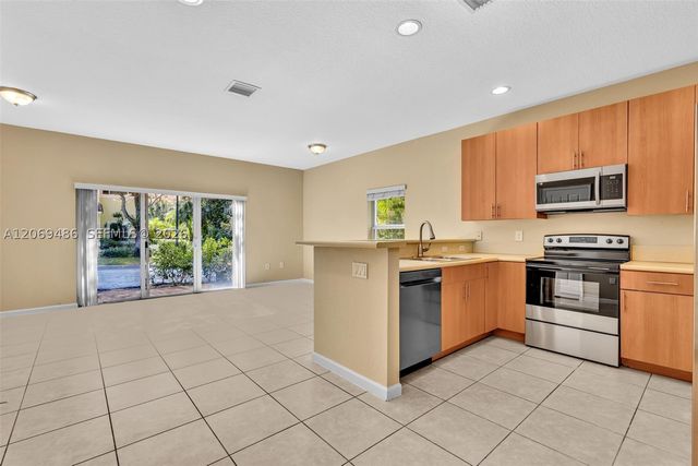 3102 NW 24th Way, Oakland Park, FL 33309