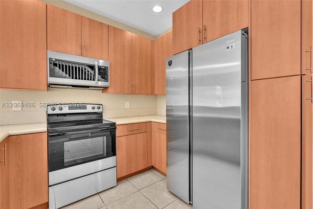3102 NW 24th Way, Oakland Park, FL 33309
