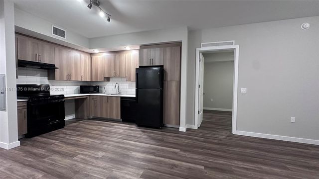 25050 SW 136th Ave 116, Homestead, FL 33032