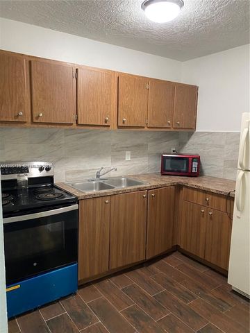 3020 NW 2nd St, Pompano Beach, FL 33069