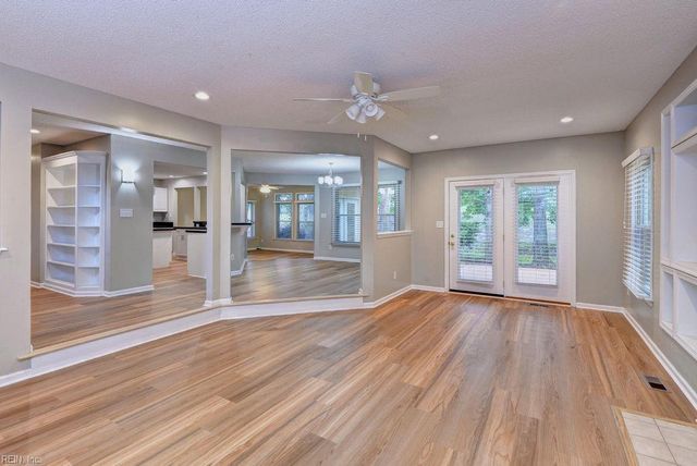 939 Edgewater DR, Newport News, VA 23602