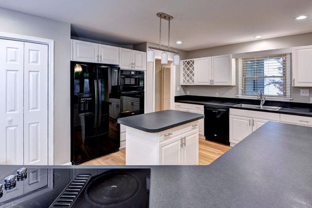 939 Edgewater DR, Newport News, VA 23602