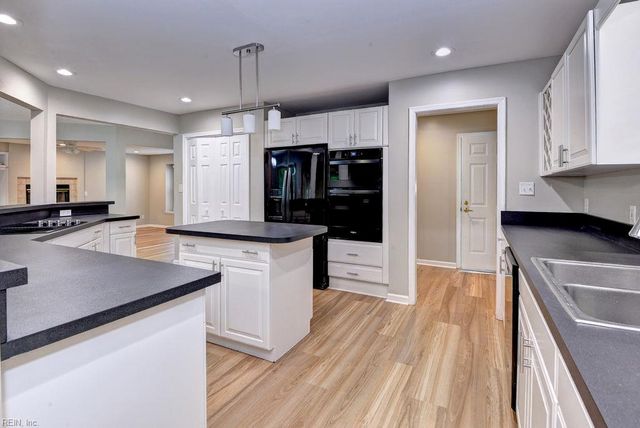 939 Edgewater DR, Newport News, VA 23602