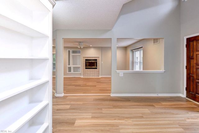939 Edgewater DR, Newport News, VA 23602
