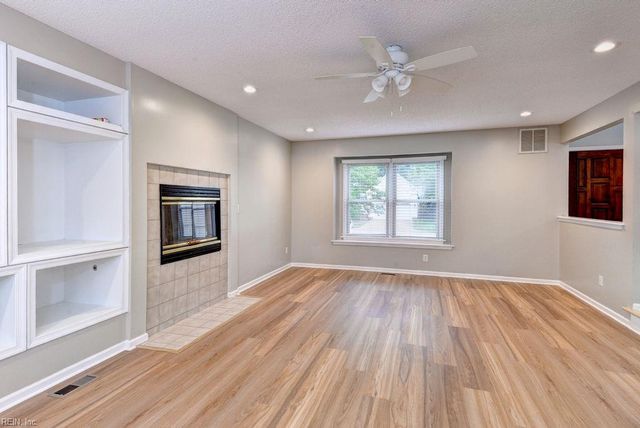939 Edgewater DR, Newport News, VA 23602