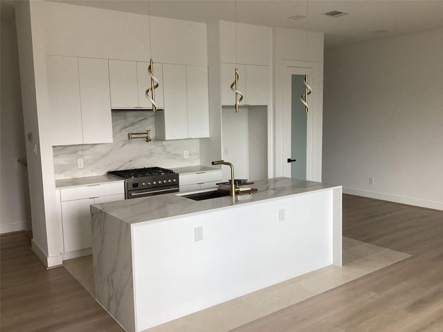 3116 Clay Street, Houston, TX 77003