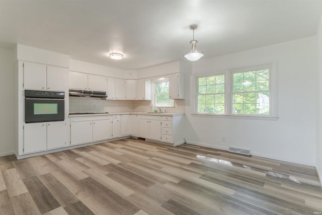 5400 Weaver Road, Evansville, IN 47711