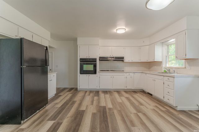 5400 Weaver Road, Evansville, IN 47711
