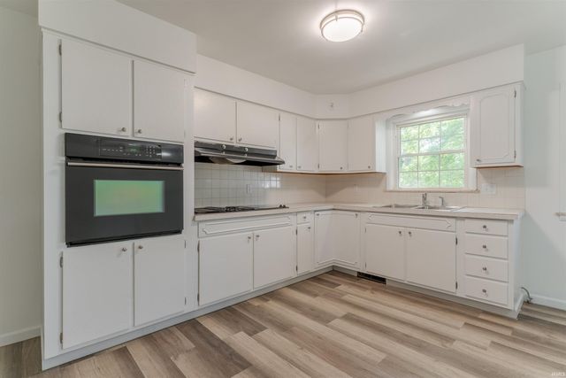 5400 Weaver Road, Evansville, IN 47711