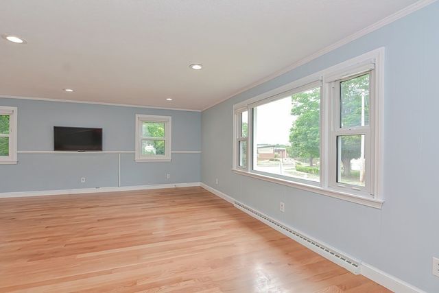 4 Edgemont Ave, Reading, MA 01867