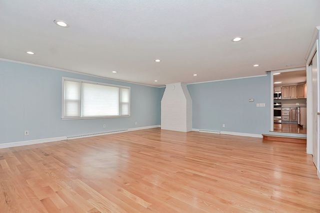 4 Edgemont Ave, Reading, MA 01867