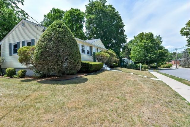 4 Edgemont Ave, Reading, MA 01867