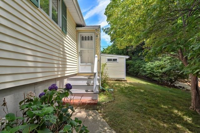 4 Edgemont Ave, Reading, MA 01867