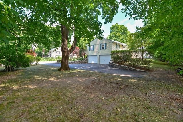 4 Edgemont Ave, Reading, MA 01867