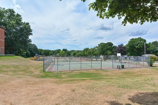 4 Edgemont Ave, Reading, MA 01867