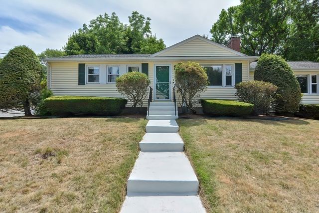 4 Edgemont Ave, Reading, MA 01867