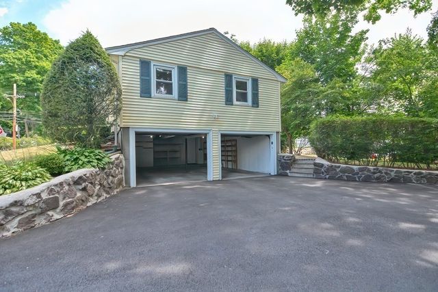 4 Edgemont Ave, Reading, MA 01867