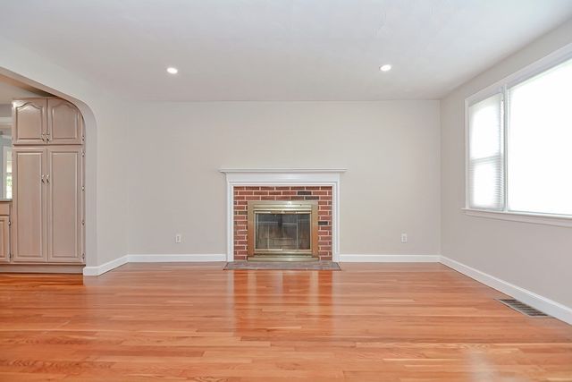 4 Edgemont Ave, Reading, MA 01867