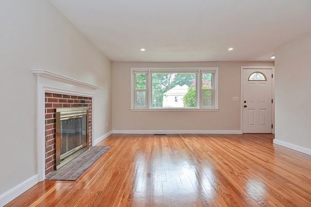4 Edgemont Ave, Reading, MA 01867