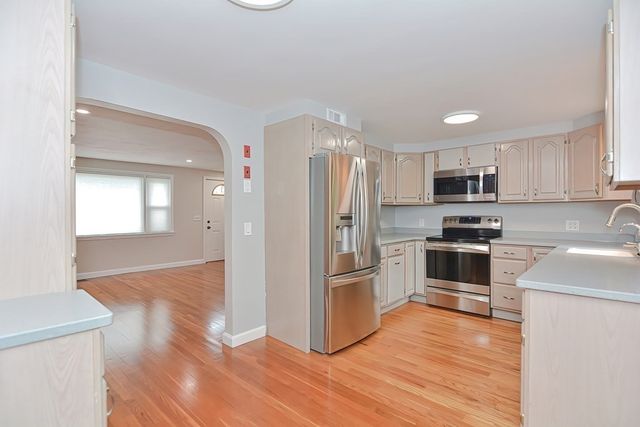 4 Edgemont Ave, Reading, MA 01867
