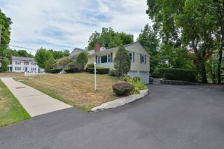4 Edgemont Ave, Reading, MA 01867