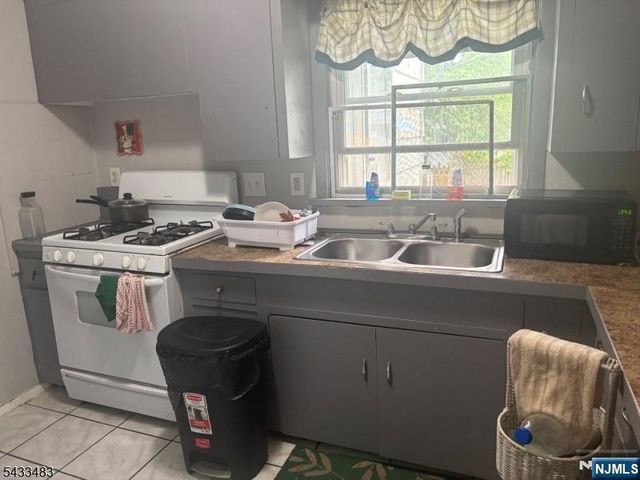 106-108 Smith Street, Newark, NJ 07106