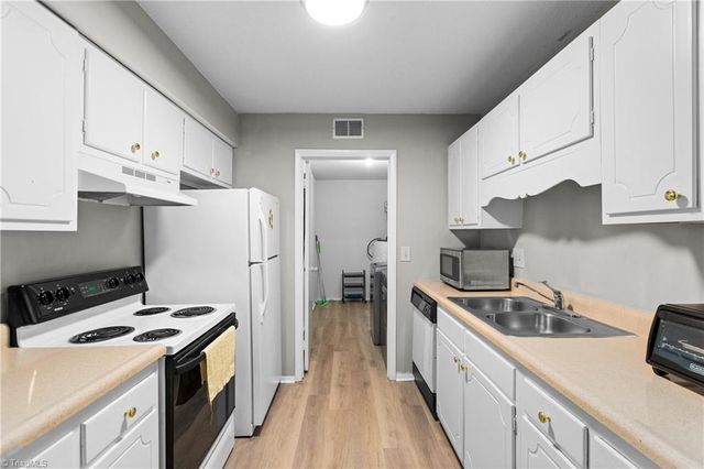 2250 Sunderland Road 23B, Winston-salem, NC 27103