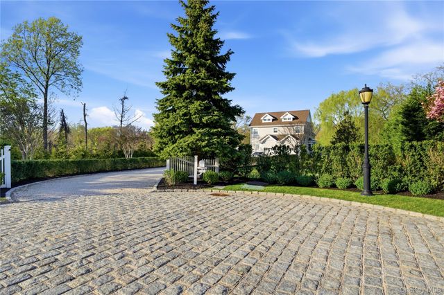 3 True Harbour Way, West Islip, NY 11795