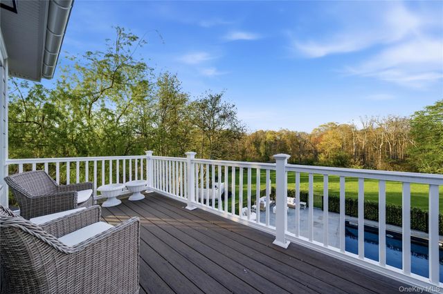3 True Harbour Way, West Islip, NY 11795