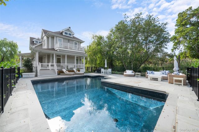 3 True Harbour Way, West Islip, NY 11795