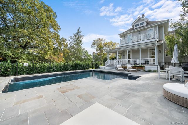 3 True Harbour Way, West Islip, NY 11795