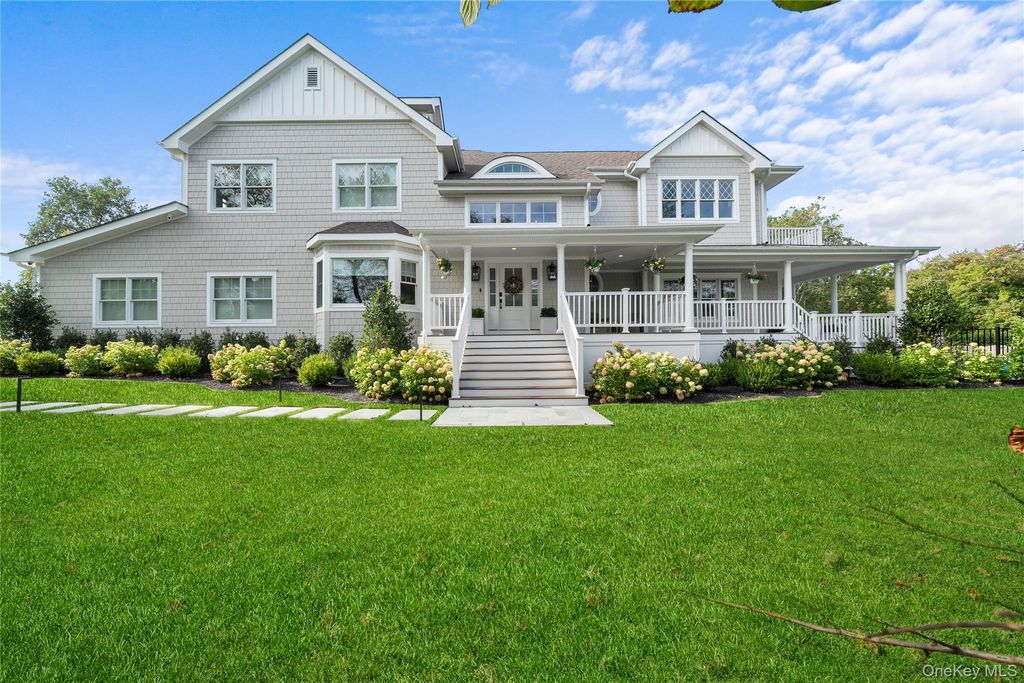 3 True Harbour Way, West Islip, NY 11795