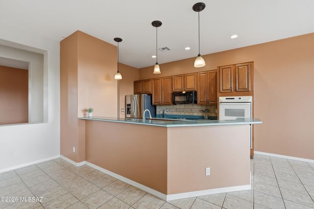 1531 N Bank Swallow Road, Green Valley, AZ 85614