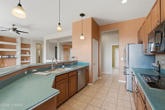 1531 N Bank Swallow Road, Green Valley, AZ 85614