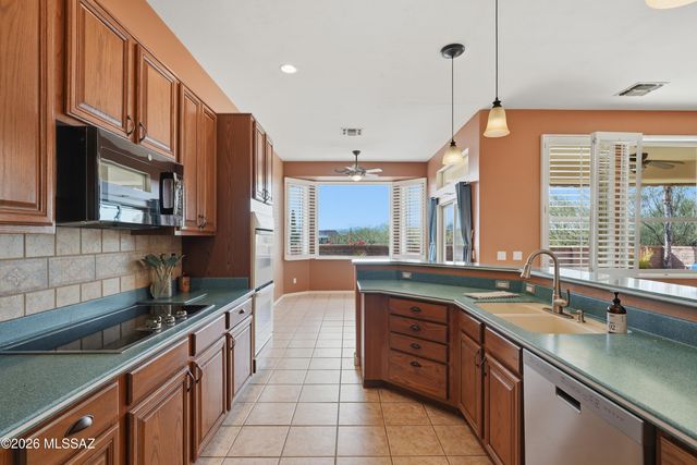 1531 N Bank Swallow Road, Green Valley, AZ 85614