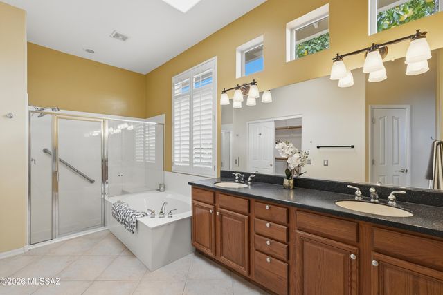 1531 N Bank Swallow Road, Green Valley, AZ 85614