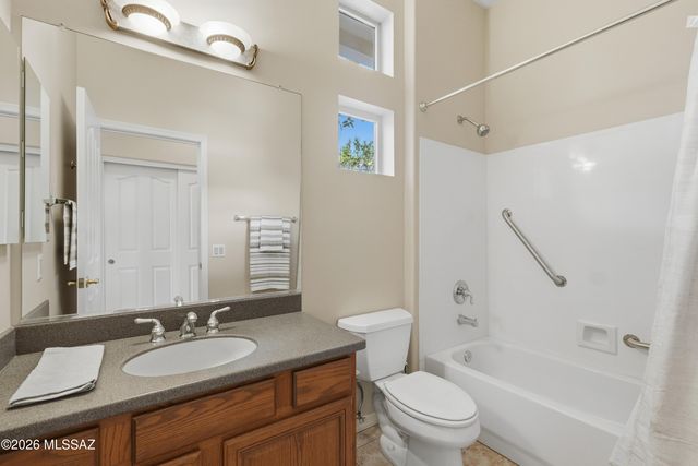 1531 N Bank Swallow Road, Green Valley, AZ 85614