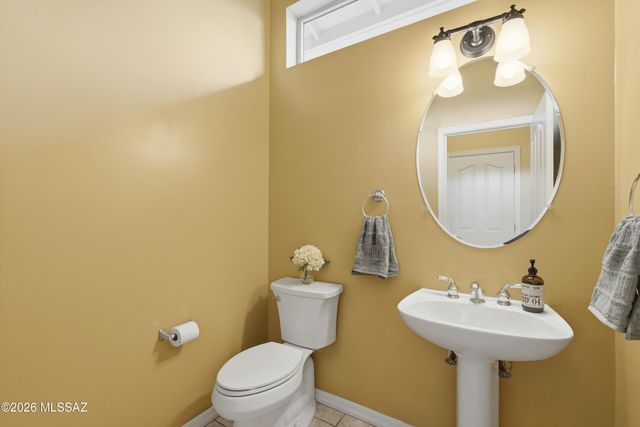 1531 N Bank Swallow Road, Green Valley, AZ 85614