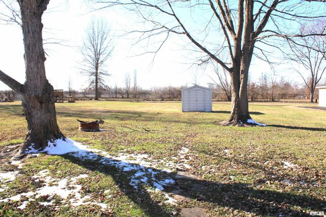 2639 S Broadway S Avenue, Salem, IL 62881